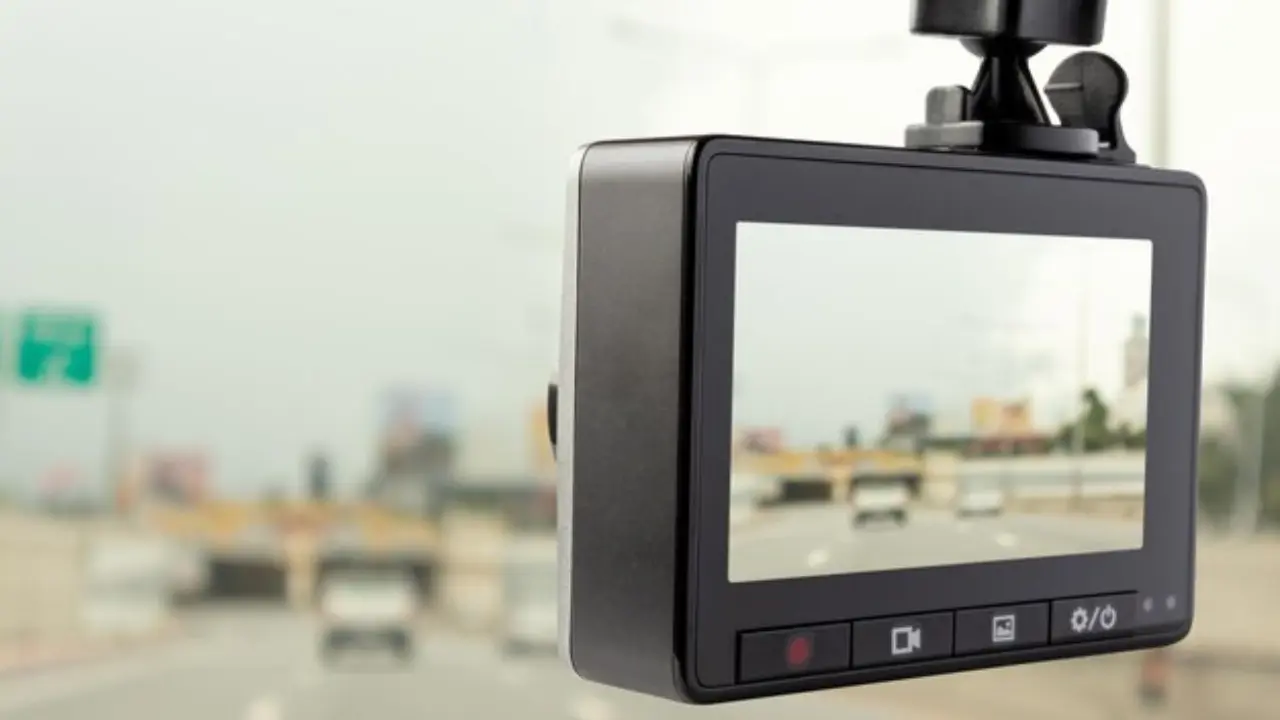 Why Every Fleet Needs an Advanced Dash Cam?